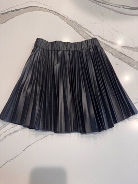 New KATIEJ NYC Girls Pleated Skirt Size M in Black